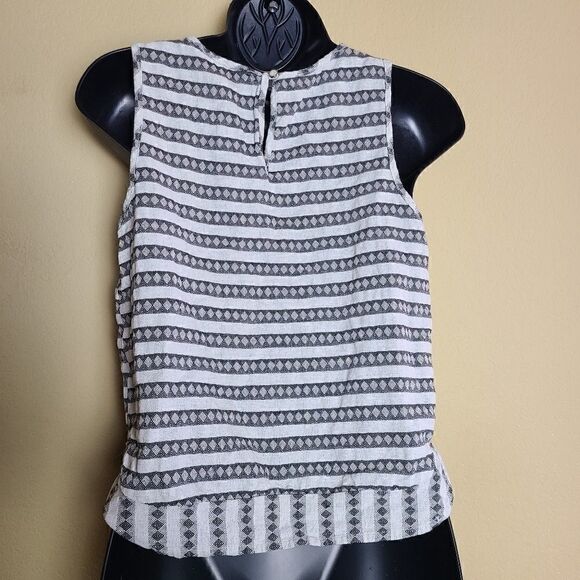 Monteau Sleeveless Diamond Print Top - Picture 5 of 8